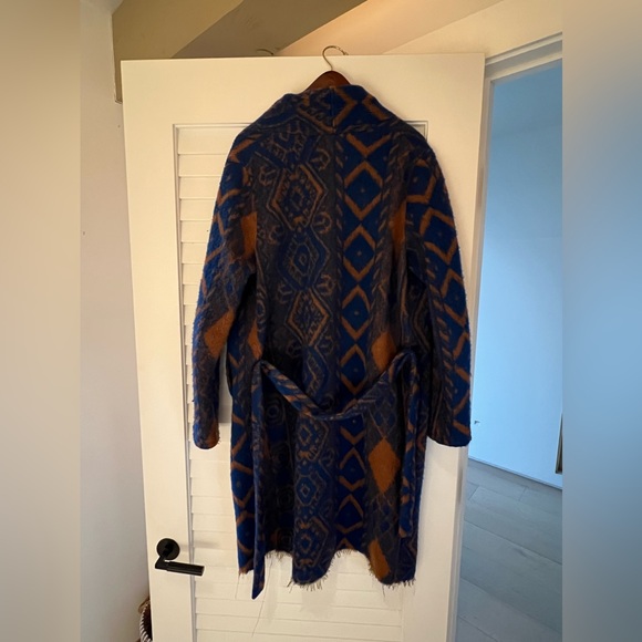 Like new
Worn once 
Vilagallo robe cardigan 
Size medium - Picture 1 of 3